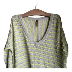 Thyme Maternity Womens Longsleeve  Shirt Size Small Green and Grey